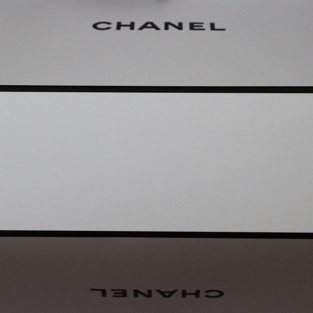 Chanel Origami White Paper Gift Bag Box with Ties - Picture 2 of 5